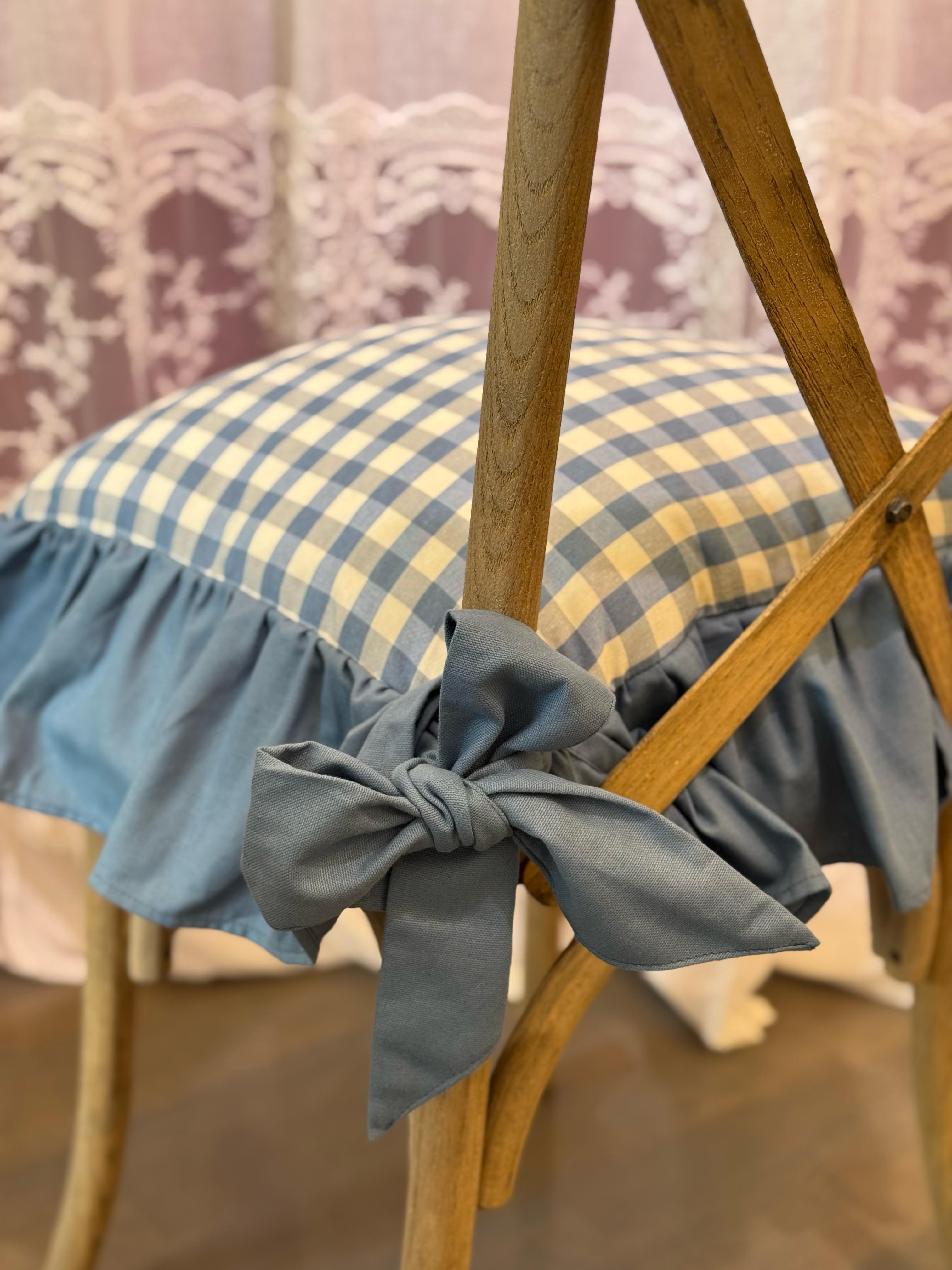 Cuscino da sedia sartoriale in panama a quadretti blu con balza - 45x45cm + balza